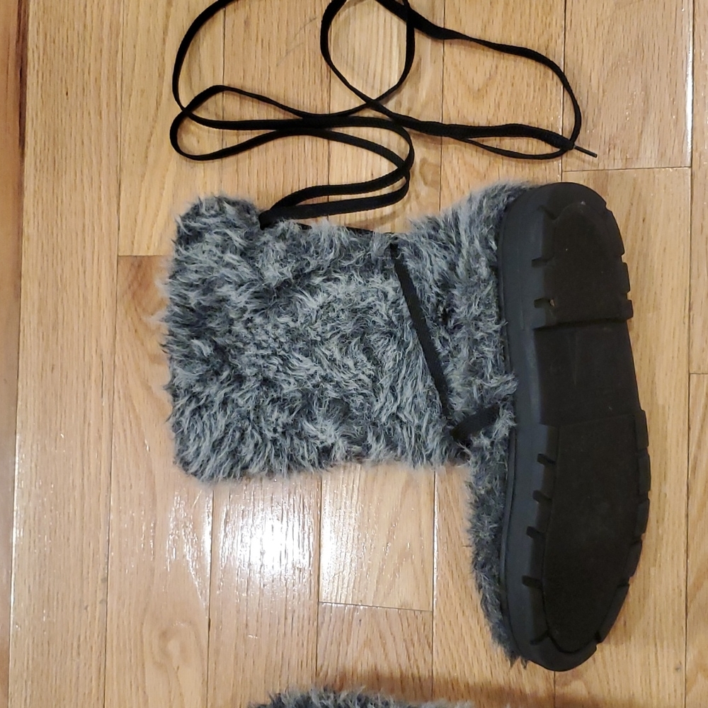 Fuzzy boots - Picture 9 of 11